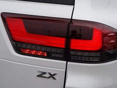 2025 Toyota LAND CRUISER 300 photo 14