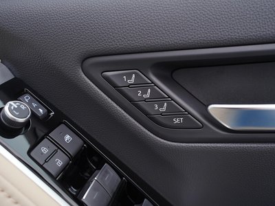 2025 Toyota LAND CRUISER 300 thumbnail 23