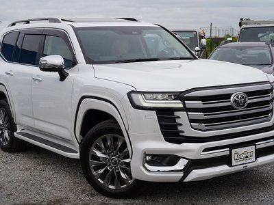 2025 Toyota LAND CRUISER 300 photo 4