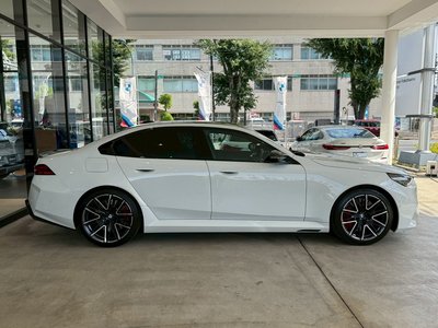 2025 BMW M5 thumbnail 69