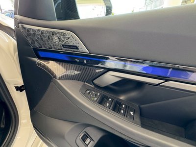 2025 BMW M5 photo 8