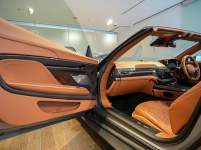 2025 Aston Martin VANQUISH VOLANTE 缩略图 25