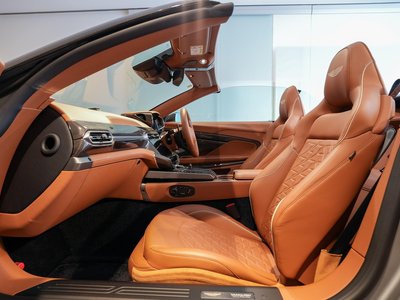2025 Aston Martin VANQUISH VOLANTE 缩略图 27