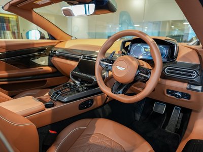 2025 Aston Martin VANQUISH VOLANTE 缩略图 17