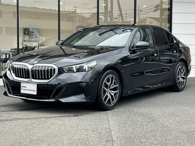 2026 BMW 5 SERIES photo 1