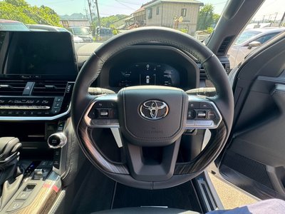 2025 Toyota LAND CRUISER 300 — фото 12