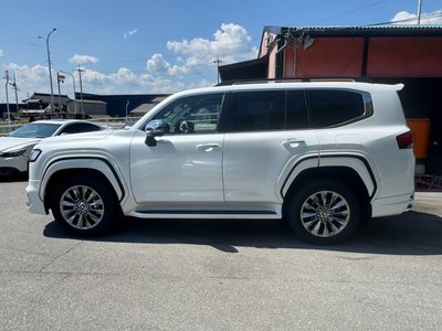 2025 Toyota LAND CRUISER 300 — фото 6
