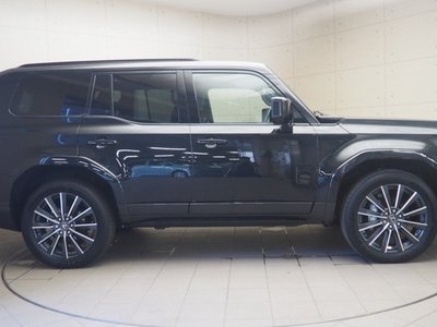 2025 Lexus GX photo 8