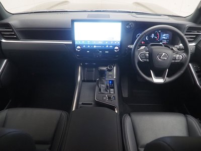 2025 Lexus GX photo 11