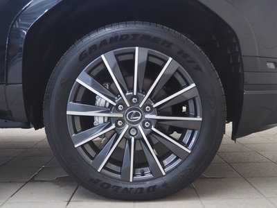 2025 Lexus GX photo 9