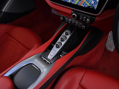 صورة 36 لـ 2020 Ferrari PORTOFINO