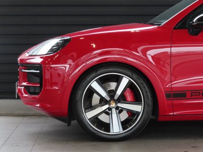 2025 Porsche CAYENNE photo 5