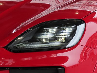 2025 Porsche CAYENNE photo 3