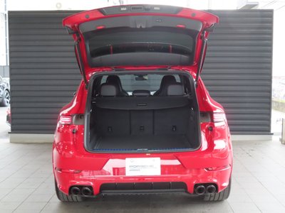 2025 Porsche CAYENNE photo 9