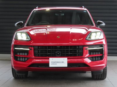 2025 Porsche CAYENNE photo 2
