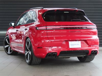 2025 Porsche CAYENNE photo 6