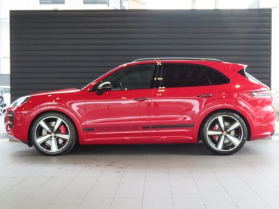 2025 Porsche CAYENNE photo 4