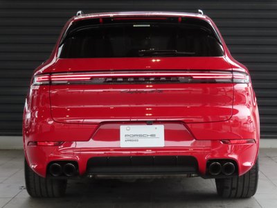 2025 Porsche CAYENNE photo 7