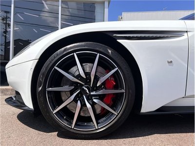 2017 Aston Martin DB11 — миниатюра 7