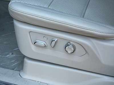 2026 Cadillac ESCALADE — миниатюра 36