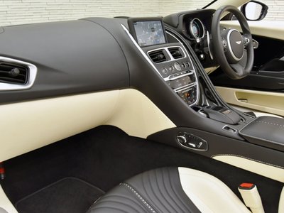 صورة 10 لـ 2018 Aston Martin DB11 VOLANTE