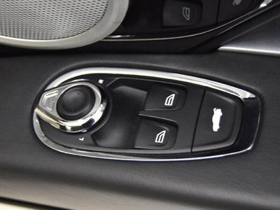 صورة 21 لـ 2018 Aston Martin DB11 VOLANTE
