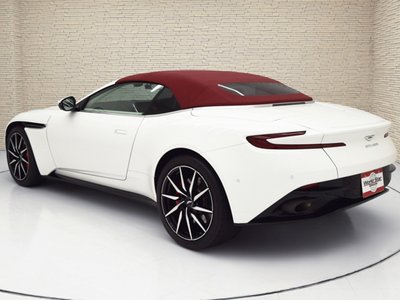 صورة 2 لـ 2018 Aston Martin DB11 VOLANTE