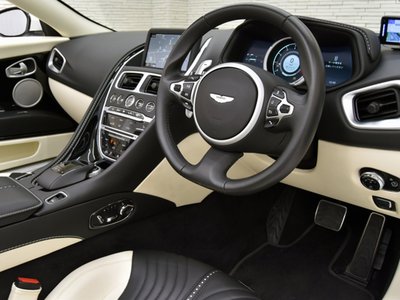 صورة 26 لـ 2018 Aston Martin DB11 VOLANTE