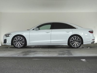 2025 AUDI S8 photo 4