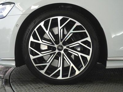 2025 AUDI S8 photo 8