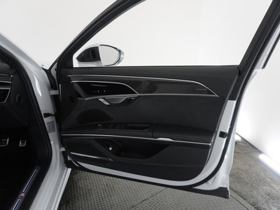 2025 AUDI S8 photo 15