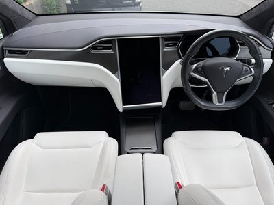 2017 Tesla MODEL X — фото 2
