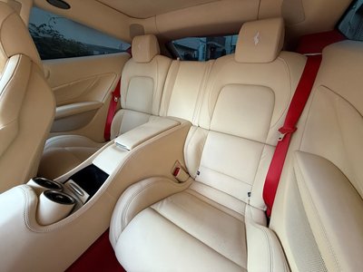 صورة 24 لـ 2010 Ferrari FF