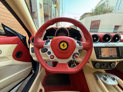 صورة 15 لـ 2010 Ferrari FF