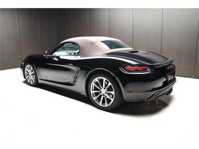 صورة 2 لـ 2016 Porsche 718