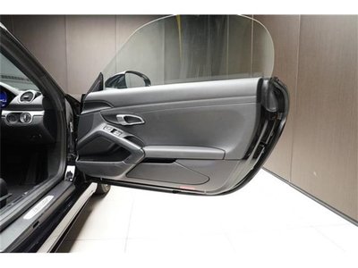 صورة 18 لـ 2016 Porsche 718