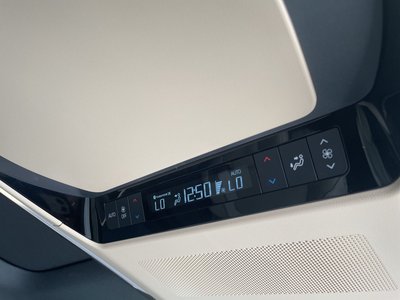 صورة 73 لـ 2025 Toyota ALPHARD