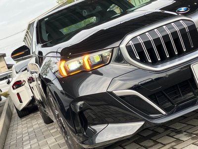 2025 BMW 5 SERIES 照片 9