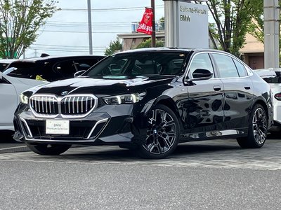 2025 BMW 5 SERIES 照片 1