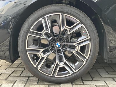 2025 BMW 5 SERIES 照片 10