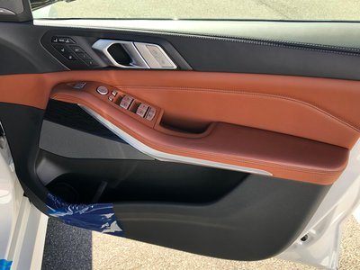 2021 BMW X7 thumbnail 25