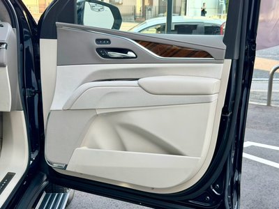 صورة مصغرة 39 لـ 2022 Cadillac ESCALADE