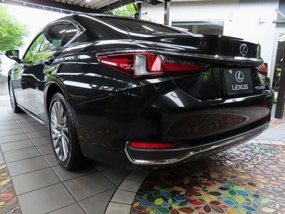 2024 Lexus ES thumbnail 32