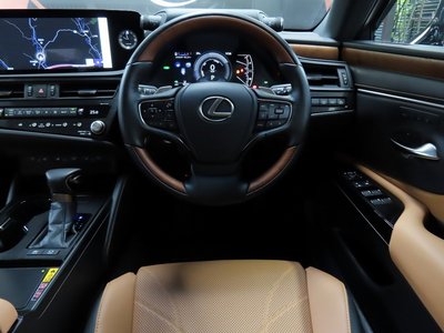 2024 Lexus ES thumbnail 63