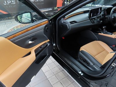 2024 Lexus ES thumbnail 60