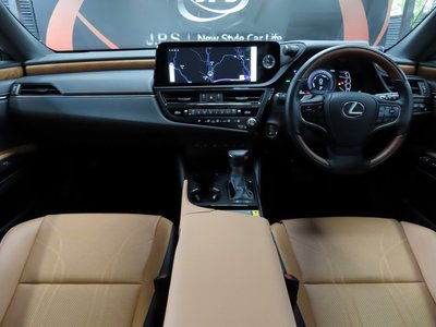 2024 Lexus ES photo 3