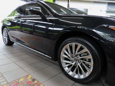 2024 Lexus ES thumbnail 28