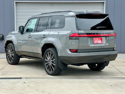 2025 Lexus GX photo 5