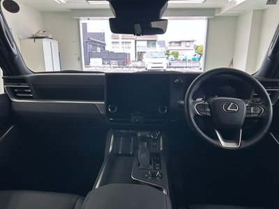 2025 Lexus GX photo 14