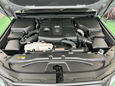 2025 Lexus GX thumbnail 24